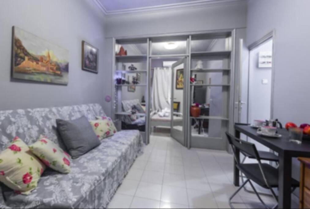 Lovely Two Bedroom Apt In Ampelokipoi Atenas Exterior foto