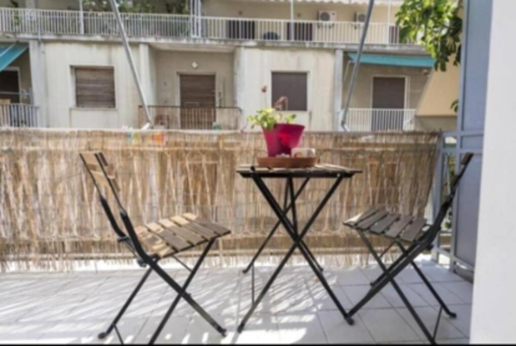 Lovely Two Bedroom Apt In Ampelokipoi Atenas Exterior foto